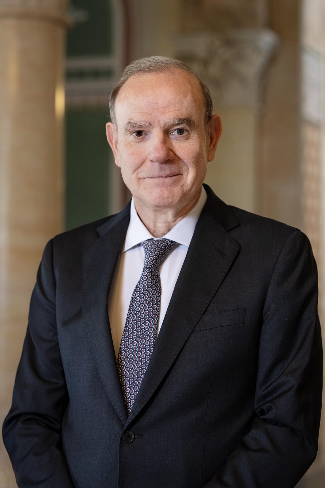 Foto Emb E Mora RED.jpg