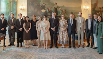 Se constituye en La Haya el Grupo de Amigos del Español