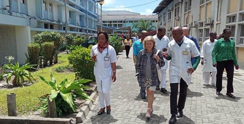 La Embajadora visitó el Hospital Central de Beira