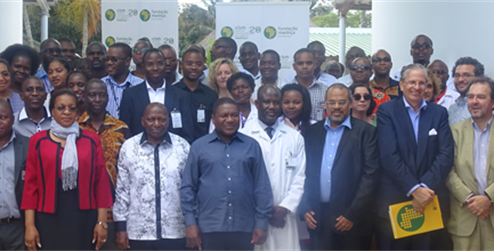 El Embajador de España acompaña al Presidente Nyusi en su visita al CISM