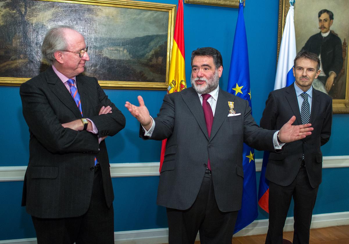 20141125 - Condecoración Kusnirovich.JPG