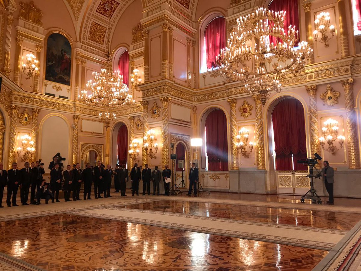 20181011 - 3 Embajador Valderrama Entrega cartas credenciales.jpg